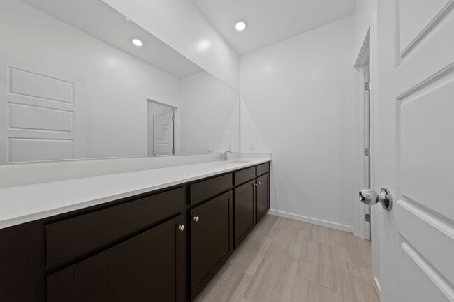 Foto del edificio - Brand New 3 Bedroom Townhome with Premium ...