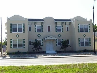 Exterior - 1732 Fowler St