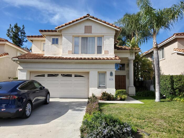 Foto principal - Beautiful Home with Private Yard