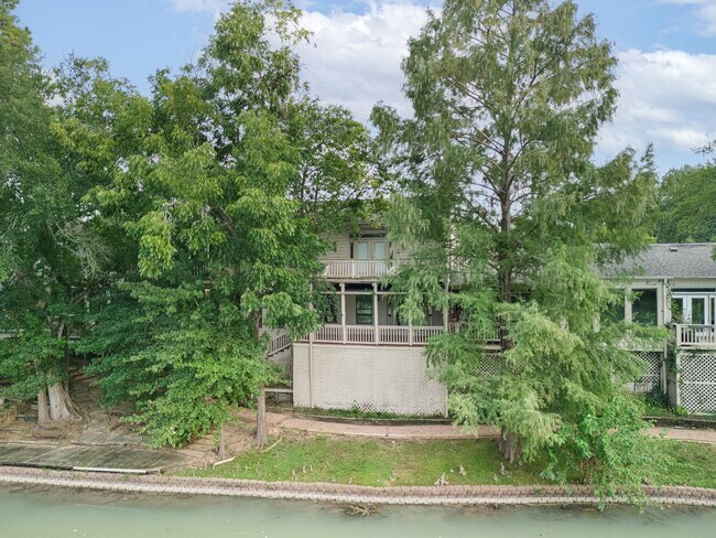 Foto del edificio - 12660 Briar Patch Dr
