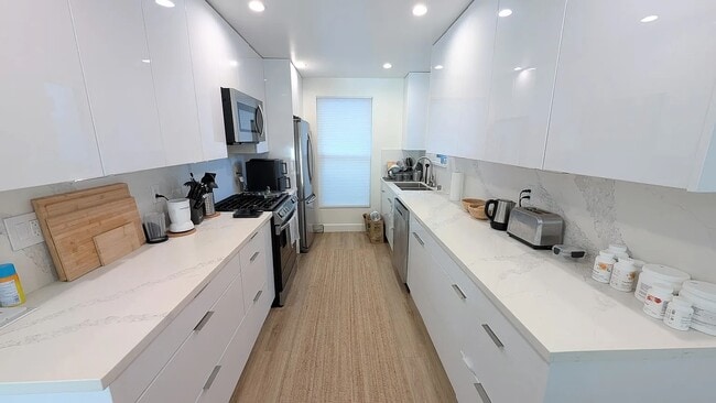 Building Photo - 1113 24th St