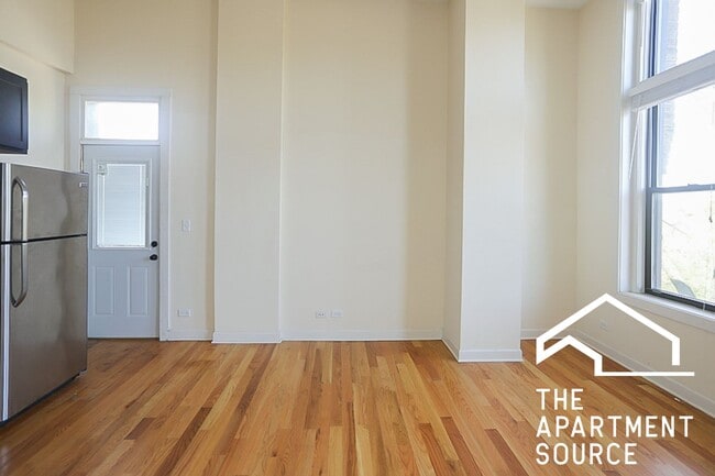 Building Photo - 2956 N Racine Ave