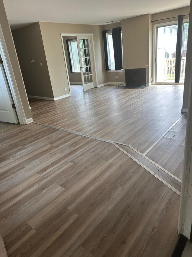 Foto del edificio - 320 Springlake Ln