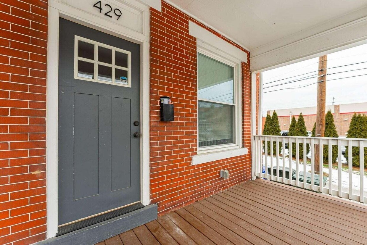 Foto principal - 429 Wilson Ave
