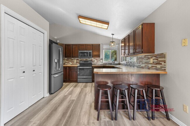 Foto del edificio - Beautiful 4 Bedroom Single Family Home For...