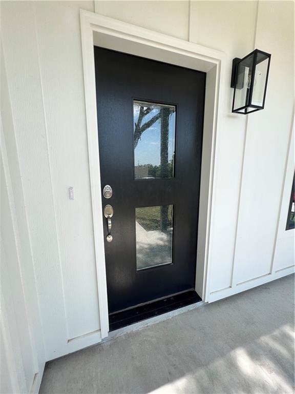 Building Photo - 600 Fir Ln