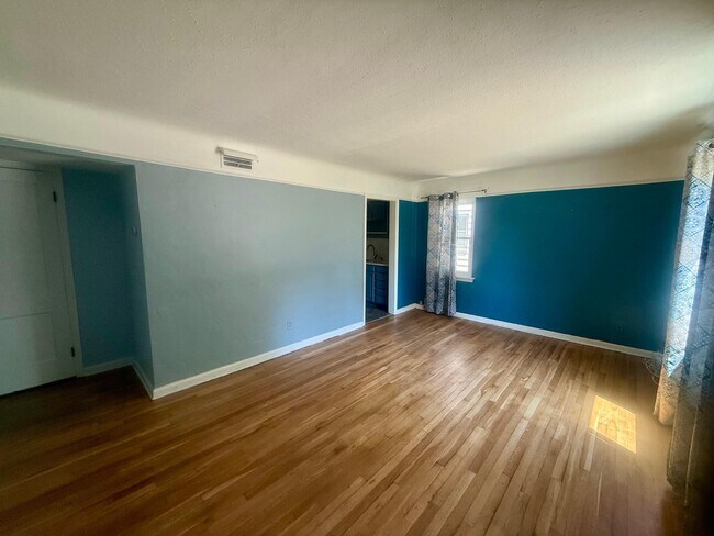 Building Photo - 23861 Colbourne Rd
