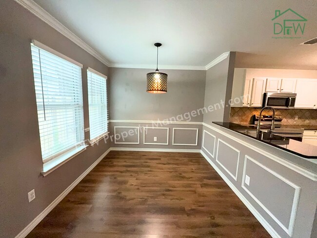 Building Photo - Charming 3BR/2.5BA Corner Home in Euless – Pool, Fireplace & Garage!