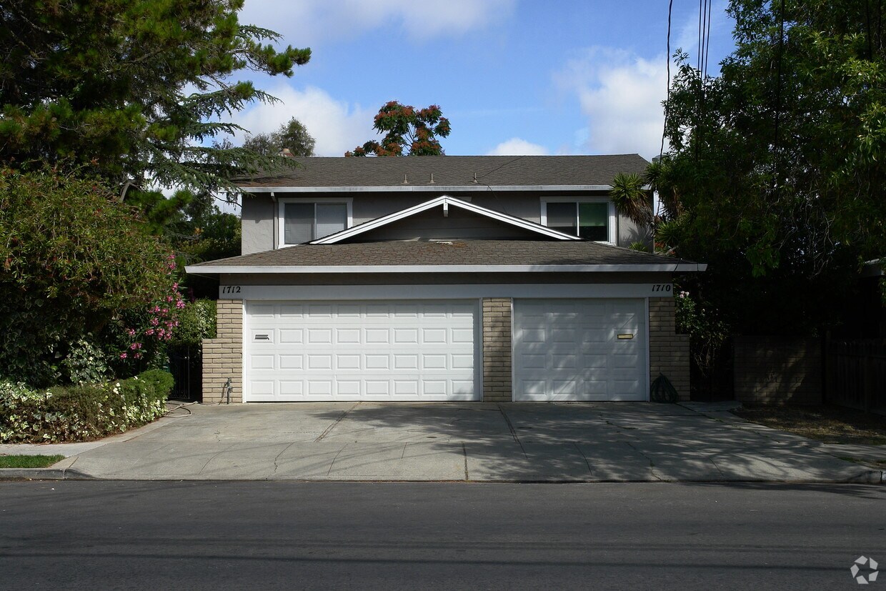 Primary Photo - 1710 Oak Ave