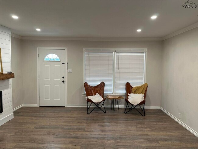 Foto del edificio - 4511 Spencer Dr