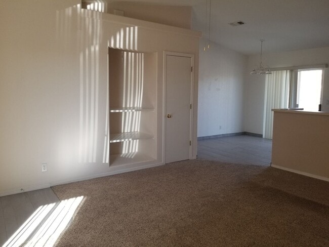Building Photo - Unfurnished Long Term