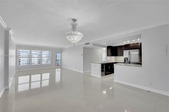 Building Photo - 405 N Ocean Blvd