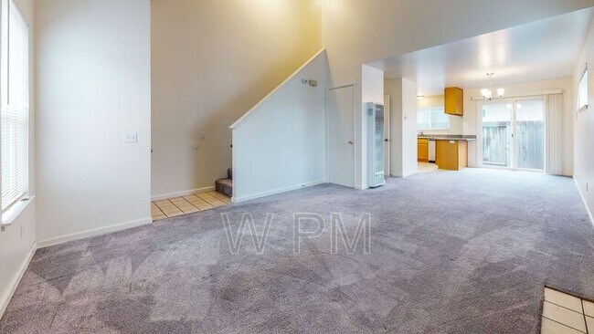 Building Photo - 1121 Butte Dr