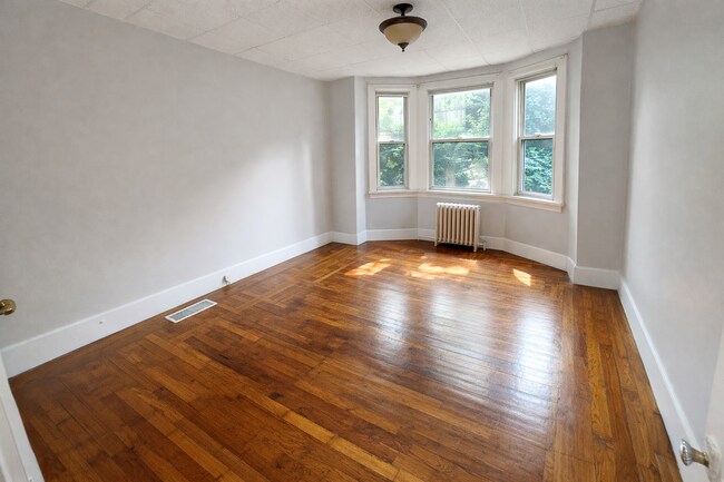 Foto del edificio - 6606 Dalzell Pl