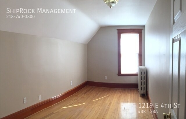 Foto del edificio - 1219 E 4th St