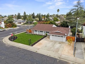 Building Photo - 2426 Regent Rd