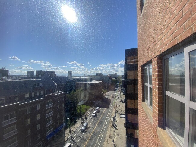 Foto del edificio - 931 Massachusetts Ave