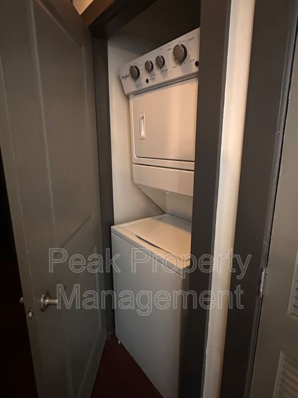 Foto del edificio - 212 W 7th St