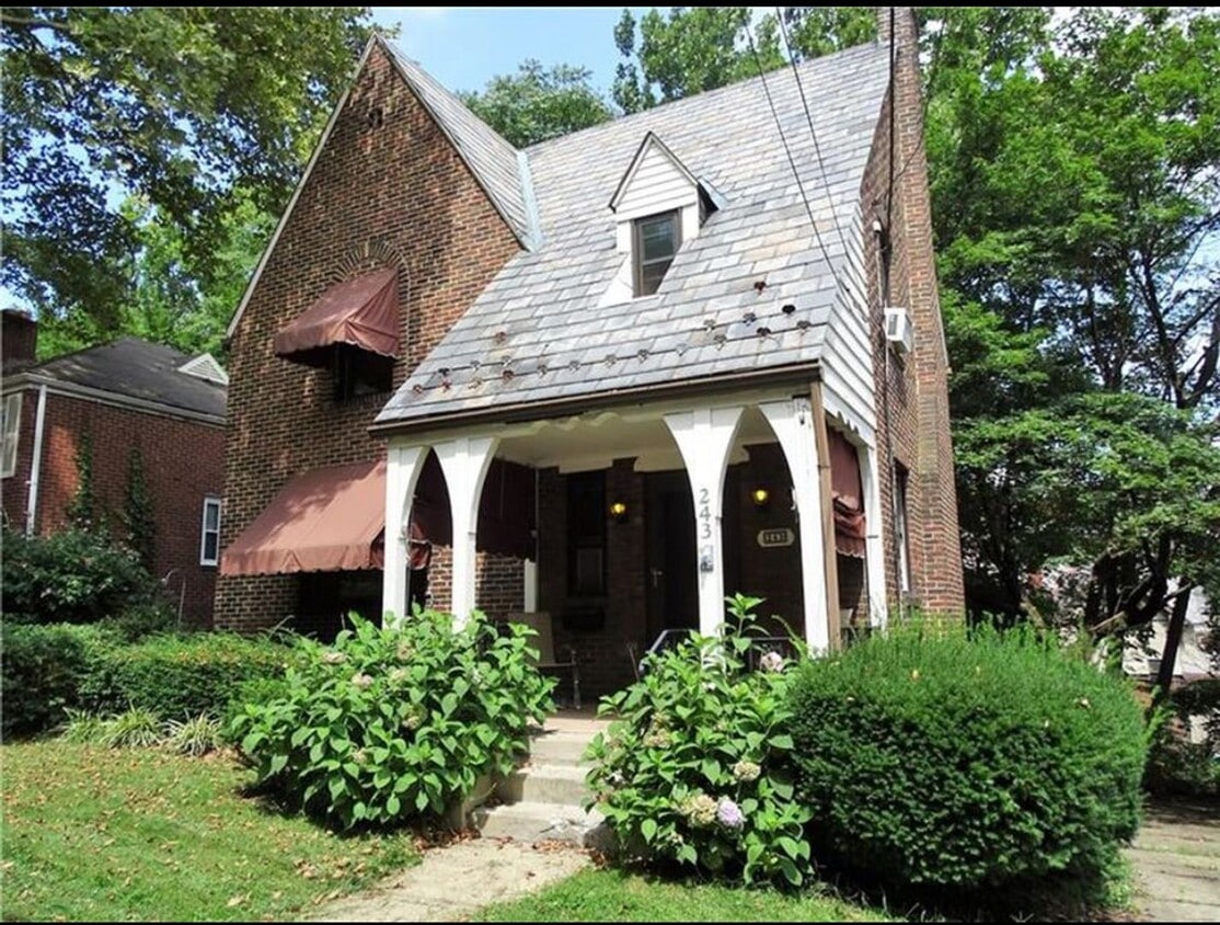 Primary Photo - Beautiful 3 bedroom, 1.5 Bath in Mt. Lebanon!!