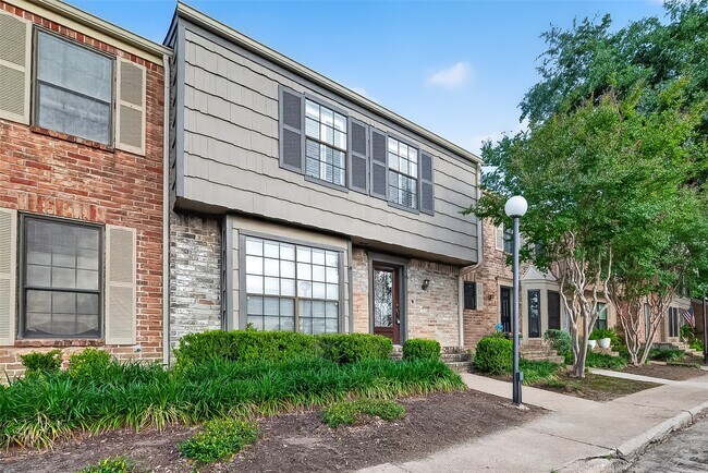 Foto del edificio - 7505 Memorial Woods Dr