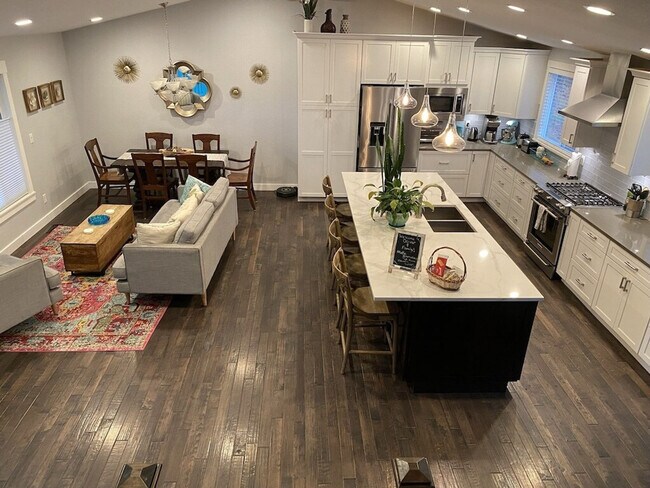 Foto del edificio - 3112 Rock Creek Dr