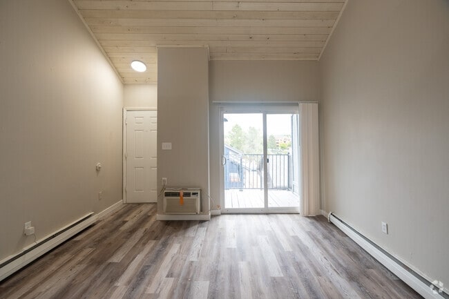 2BD/1.5BA - The Lofts @ Rock Vue