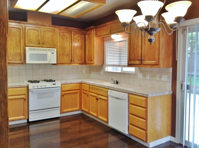 Building Photo - 1461 McDonald Cir