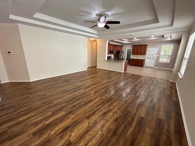 Building Photo - AVAILABLE NOW! 3 Bedroom / 2 Bath Corner L...