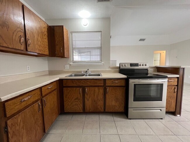 Building Photo - CHARMING AFFORDABLE HOME