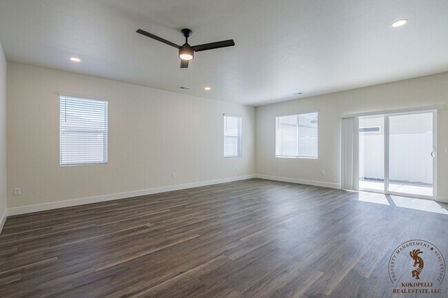 Foto del edificio - 2453 Revere Rd