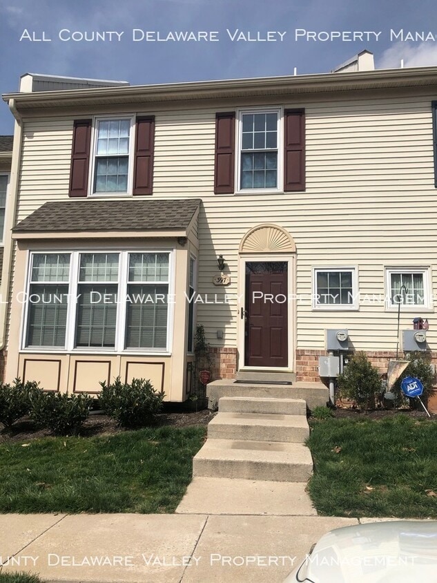 Primary Photo - 397 Hartford Square