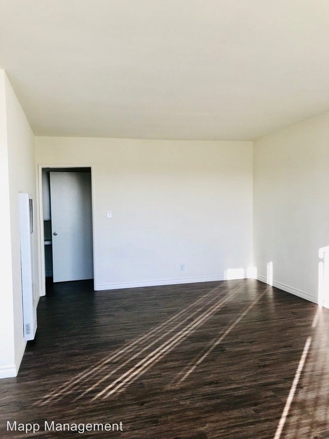 Foto del edificio - 5642 South La Brea Ave