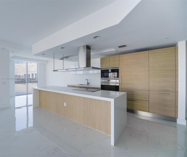 Building Photo - 17111 Biscayne Blvd