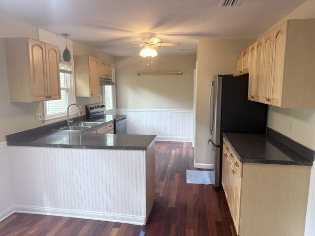 Building Photo - Spacious Cape in Woodlake Available Immediately