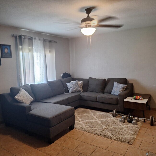 Foto del edificio - 930 E 25th St