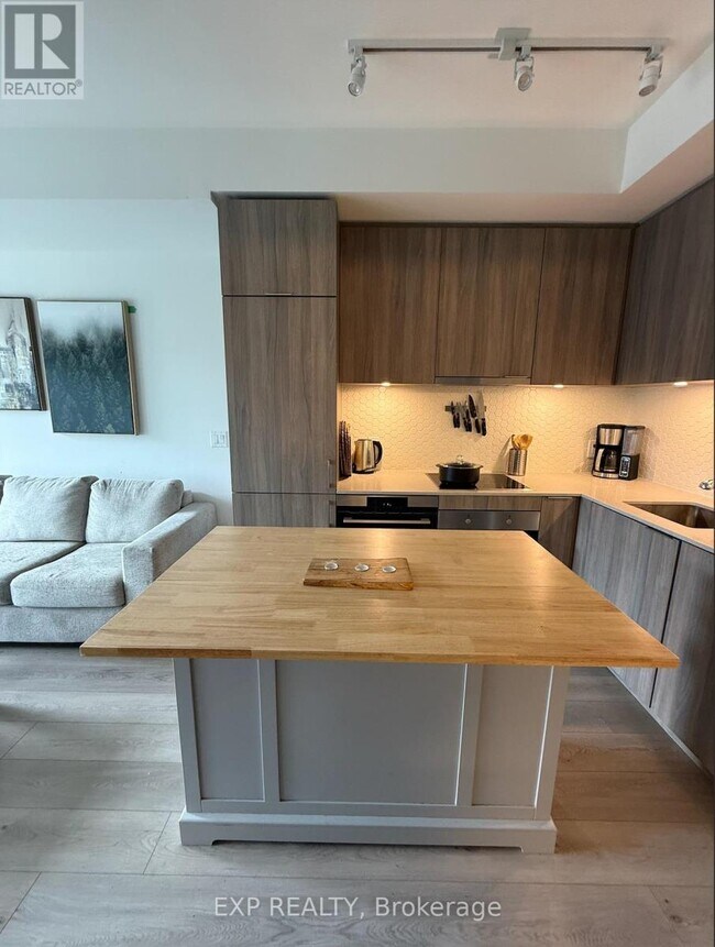 Photo du bâtiment - 158 Front St E