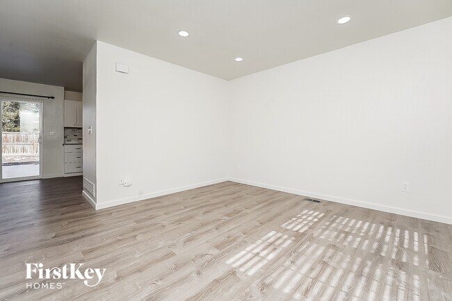 Foto del edificio - 13177 Bryant Cir