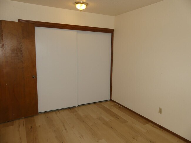 Foto del edificio - Wood Village End Unit Condo * Covered Park...