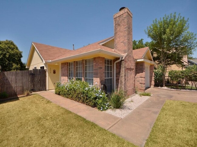 Building Photo - 2213 Margalene Way