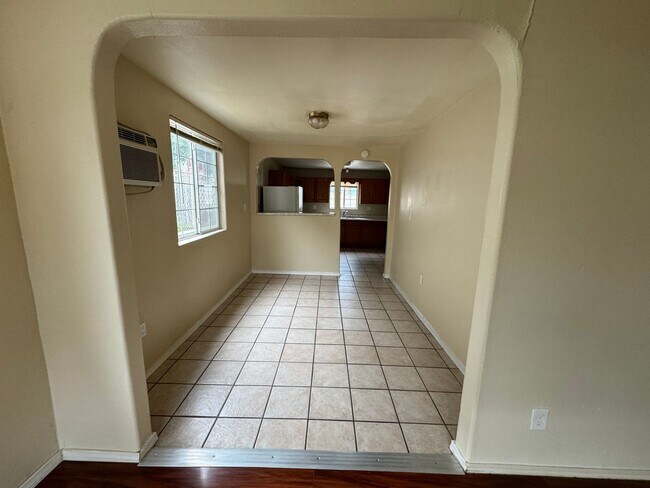 Building Photo - Charming Two-Bedroom House for Rent