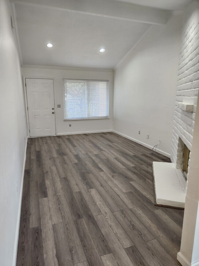 Building Photo - 3914 Renick Way