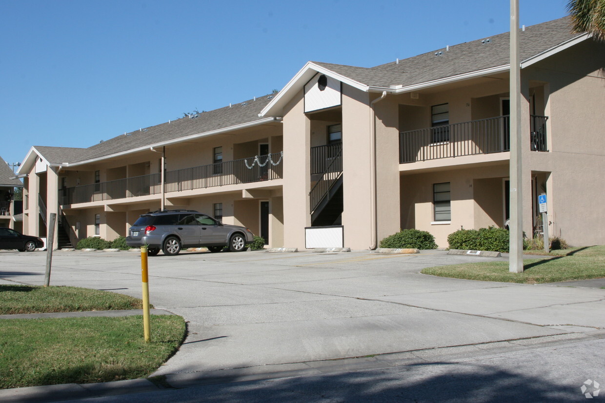 Primary Photo - Parkview Apartments