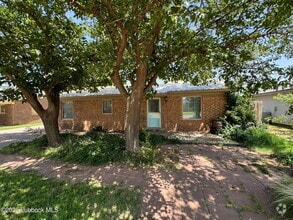 Building Photo - 820 Hickory St