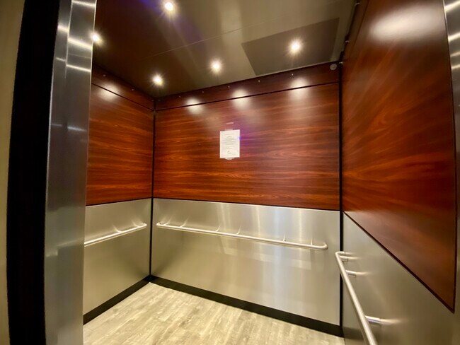 Foto del edificio - 10 N Wood Ave