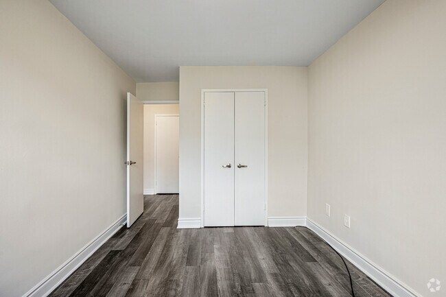 2 chambres, 1 salle de bain - 975 pi² - Chambre - 105 Rowena