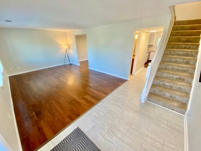 Building Photo - 87 Teays Pt