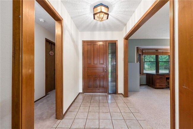 Foto del edificio - 3339 Greentree Cir