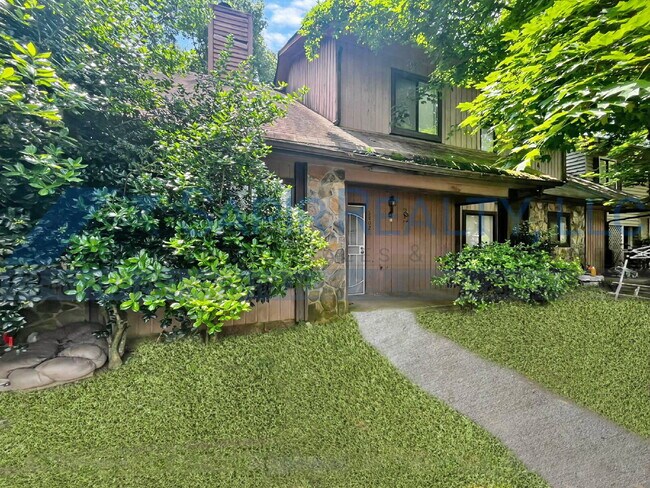 Foto del edificio - 5802 Trent Walk Dr