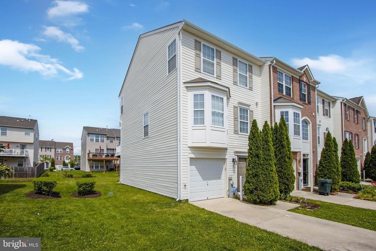 Building Photo - 927 Tipton Rd