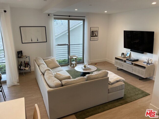 Foto del edificio - 1206 N Sycamore Ave